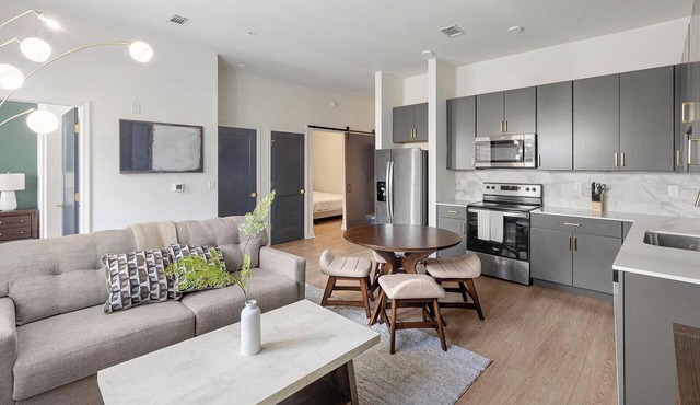 Landing | Stylish 2BD, Courtyard, Pool