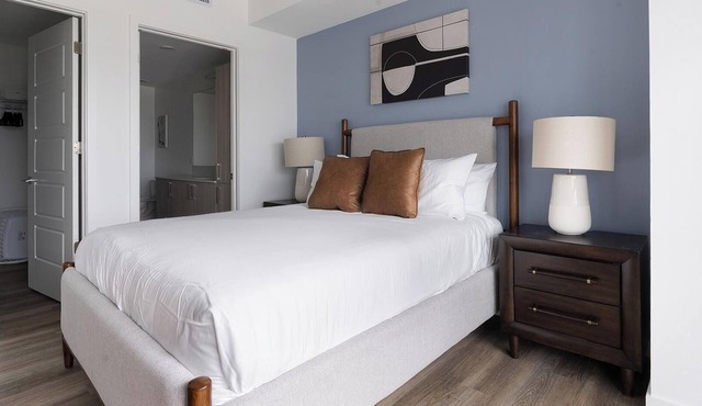 Landing | Stylish 2BD, Pool