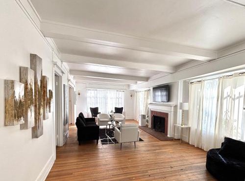 Large 5 Bedroom House perfect for large group