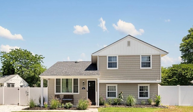 Large and Updated Dog Friendly Home!