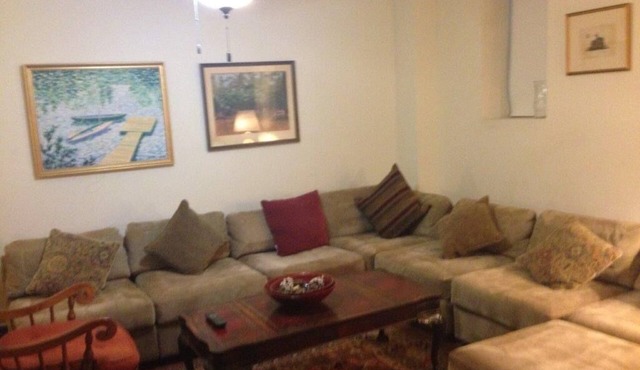 Large beautiful Studio, Private Entrance, En-suite Bath, private Kitchenette