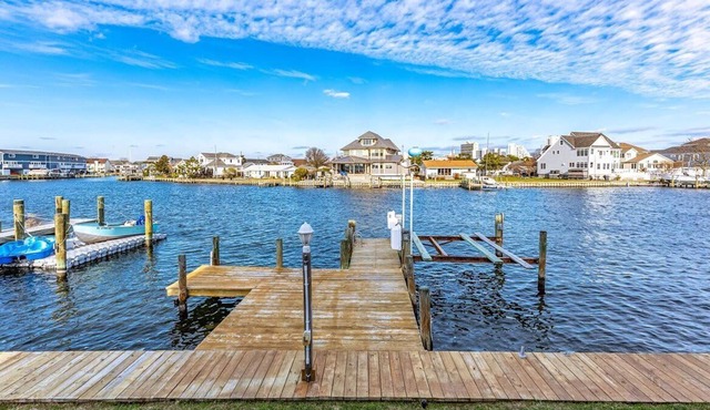 Large Four Bedroom Waterfront Home w/ Great Views