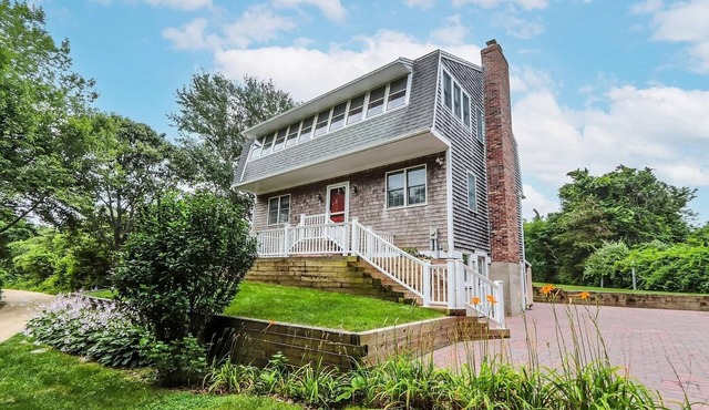 Large House w/ample space- steps from Skaket Beach, close to CCRT and downtown!