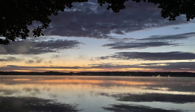 Large Saratoga Lake House, close to all amenities , privacy of lake living.