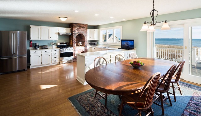 Large waterfront family home in a great location, spectacular views! RPSH003