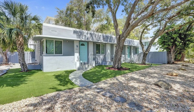 Las Olas Art Deco Oasis, Great Location
