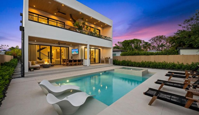 Las Olas nights beach days right at your door