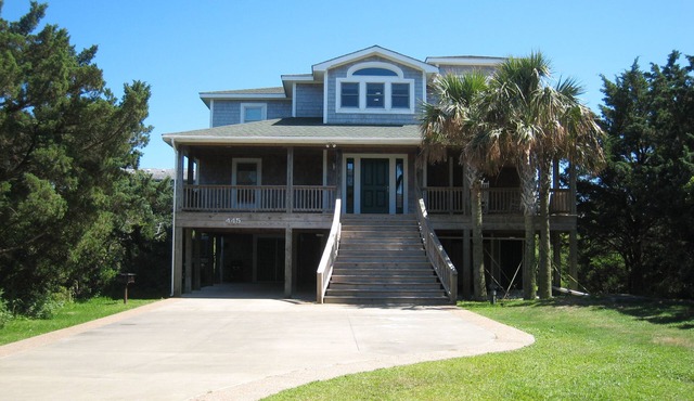 Last Clear Chance: Spectacular spacious home, pool table