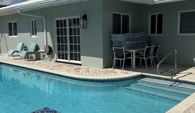 Lauderdale By Sea Beach, Amazing 8 Bedroom, 5 bath Heated pool, Foosball table.