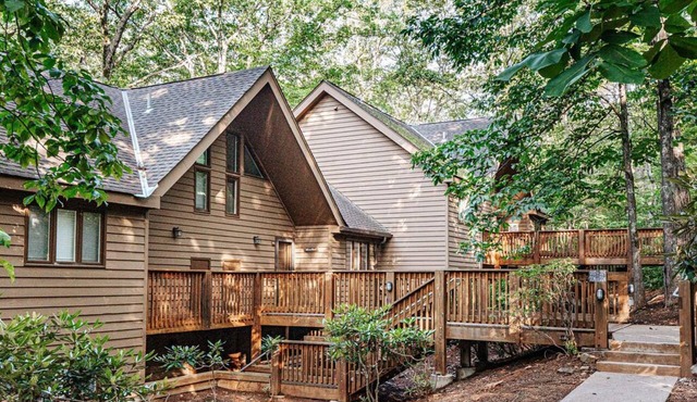 Laurelwood Hollow: Walk to Ski & Swim