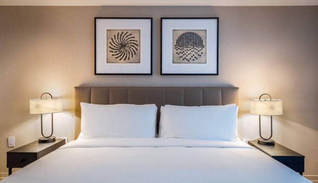 Level Hollywood- Modern One Bedroom Suite In Hollywood