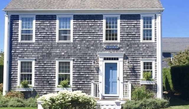 Light and bright 4 bedroom home in the family friendly neighborhood of Naushop.