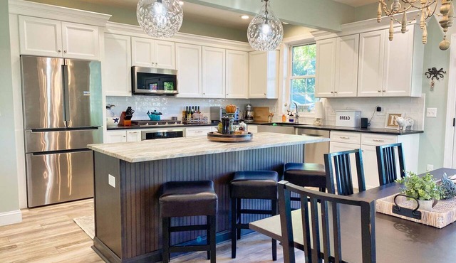 Lilys Pad Home with Gourmet Kitchen, Near Beach