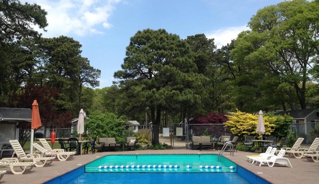 LOCATION! Cabin22 sleeps6, 3BR, POOL, 1 mile to OCEAN/GOLF, Pet ok, Grill/Kitchn