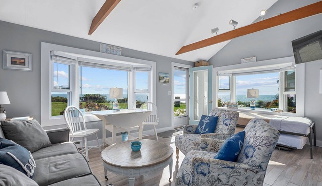Lost at Seaside – Your Cozy Coastal Hideaway
