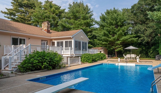 Lots of space for a big family reunion, privacy, HEATED pool