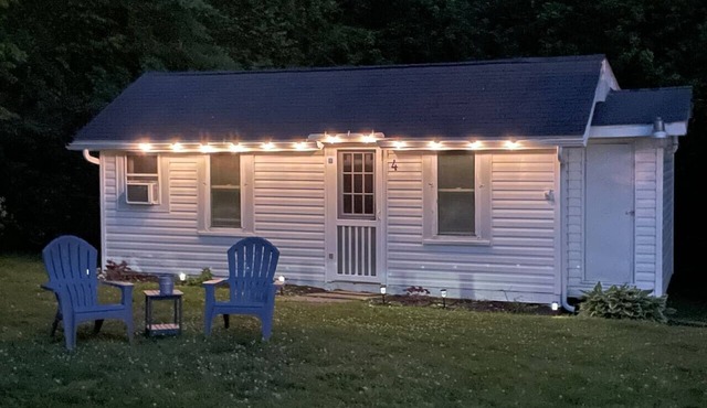 Lovely 2 Bedroom GOTL Cottage -Pet Friendly! Sleeps 6.