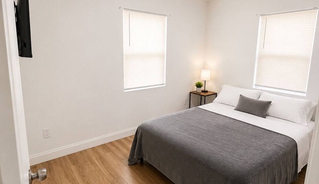Lovely 3-bedroom house with AC in soothing Hollywood