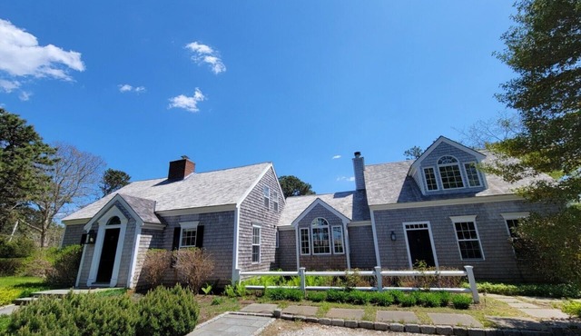 Lovely 3 BR Home in Harbor Coves, North Chatham.Peaceful Setting!