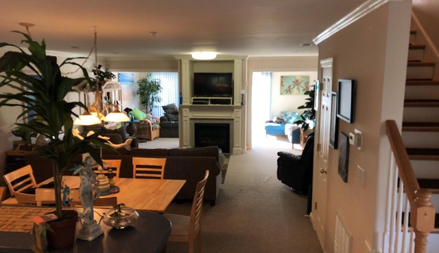 Lovely Beach Townhouse- Wed-Wed weeks or 20% off ENTIRE month of July available!