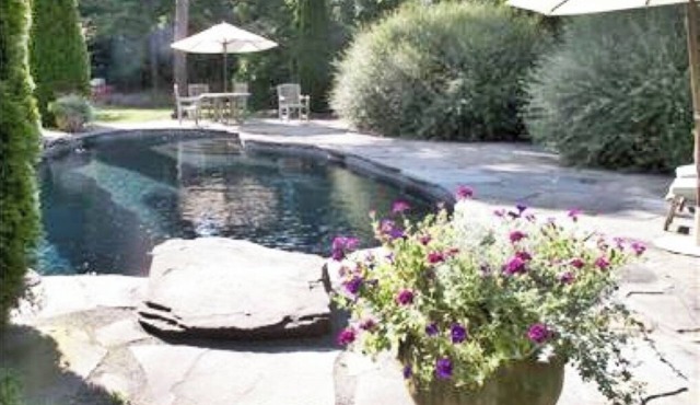 Lovely private cottage walking distance to beautiful Dennis beaches!