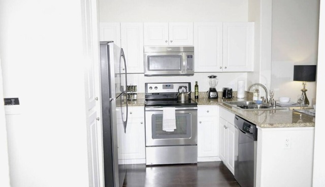 Lux LBC-Downtown! Cozy! Walk to major attractions!