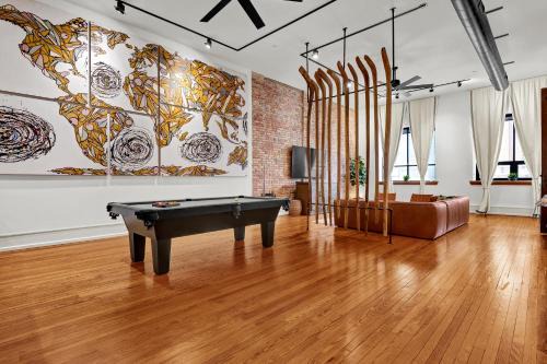 Luxe 220 Suite 6