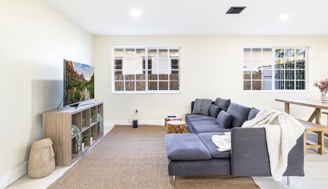Luxe Private Hialeah Getaway Near Downtown Miami!
