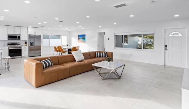🏖️🌿 Luxe Tranquility: Captivating 4BR Oasis ✨