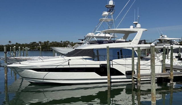 Luxurious 3-bedroom yacht cruising the beautiful Fort Lauderdale waters