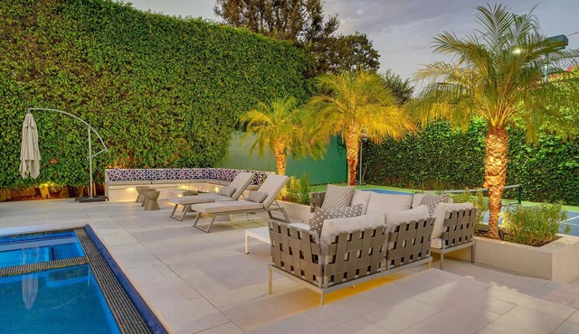Luxurious 6-bedroom villa in charming Beverly Hills with WiFi, AC, fitness room
