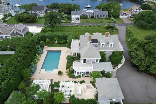 Luxurious Estate Private Heated pool