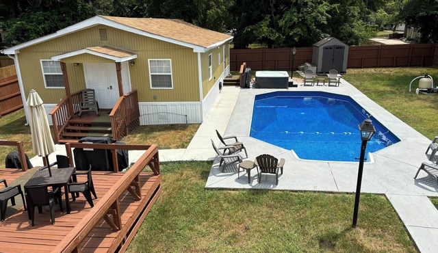Luxurious Studio w/Full Kitchen Shared Pool & Spa