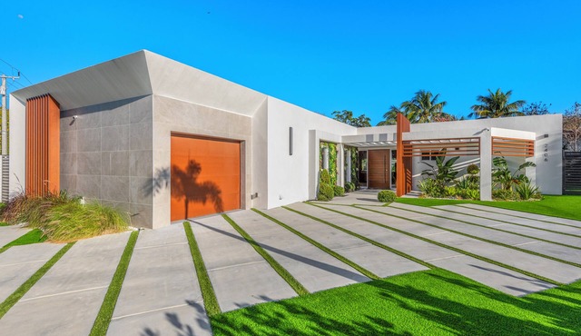 Luxurious Waterfront Escape with Private Dock in Fort Lauderdale.
