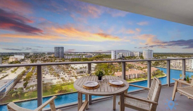 Luxury 1Br-Front Intracoastal View Balcony+ Pools