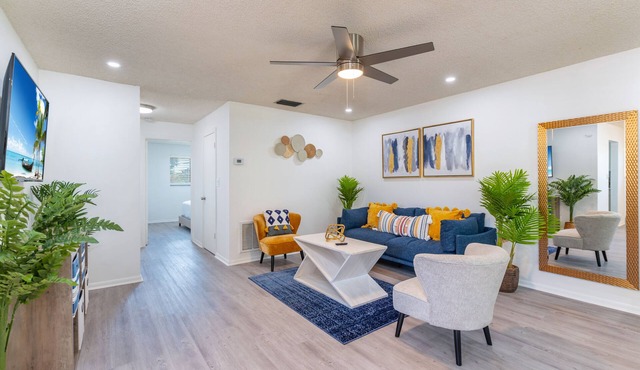 Luxury 2 Bd Apt - Quick drive to Downtown & The Beach