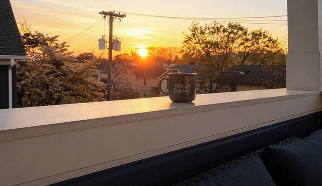 Luxury 3BR Home Sleeps 8 Hot Tub Concierge Easy NYC Commute