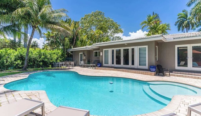 Luxury 3BRs Home 4mins to Ocean with Heated Pool