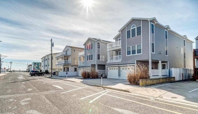 Luxury 4 Bedroom Condo Just 1 Block from Beach, Boardwalk and Convention Center