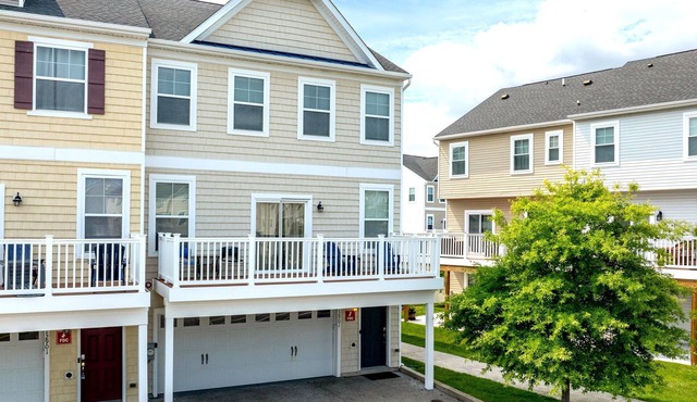 Luxury 4 Bedrooms, 3 1/2 Baths End Unit Townhouse in West Ocean City MD!
