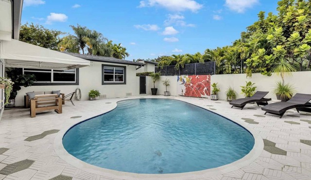 Luxury 4BR Coconut Grove Home w/Pool & BBQ