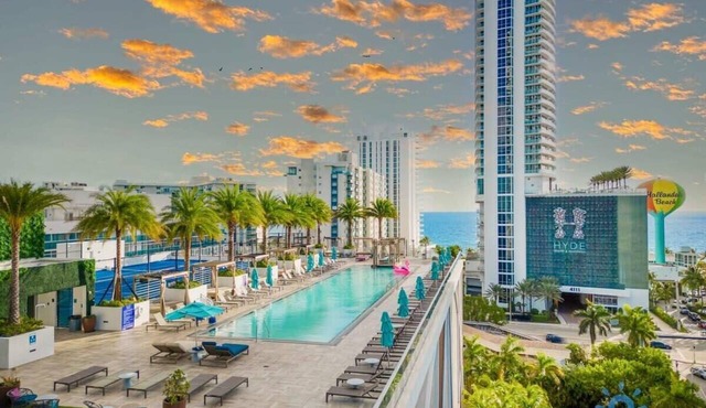 Luxury Amenities: Infinity Pool+ Gym+ Hot Tub