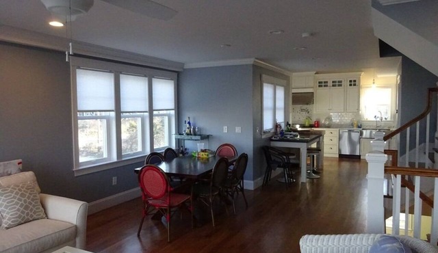 Luxury Beachfront Condo on Bayview Beach (2047)