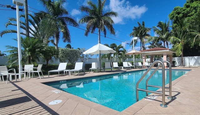 Luxury Casa Tranquila Home w/pool near beach &golf