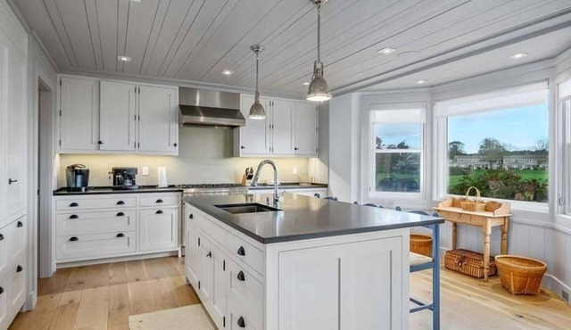 Luxury condo in Chatham with amenities! RPMS119