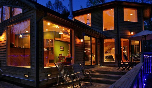 Luxury Mountain Cabin Rental on Rockfish Gap River near Charlottesville, Virginia
