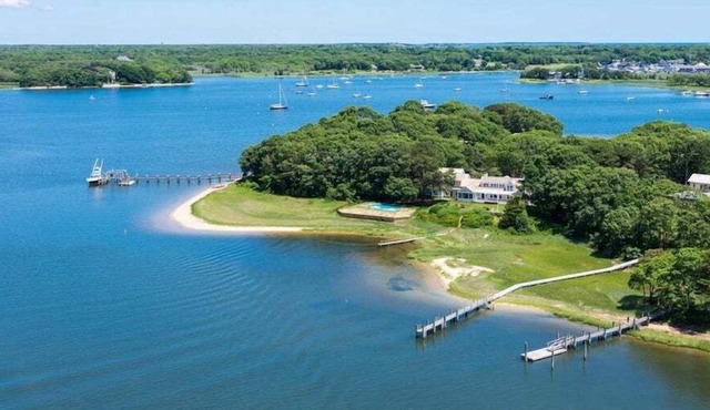 Luxury Oyster Harbors Retreat With World Class Amenities RPAM057