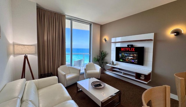 Luxury Penthouse Oasis - Oceanfront Views & Resort Perks - 25 min to FIFA