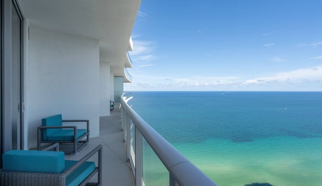 Luxury Penthouse! 4 BDR with Resort Amenities