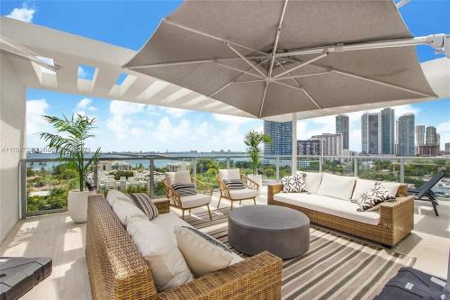 Luxury Penthouse Water Views Massive Terrace